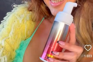 Agnieszka Kotońska pozuje w bikini. Prezentuje efekt operacji biustu 