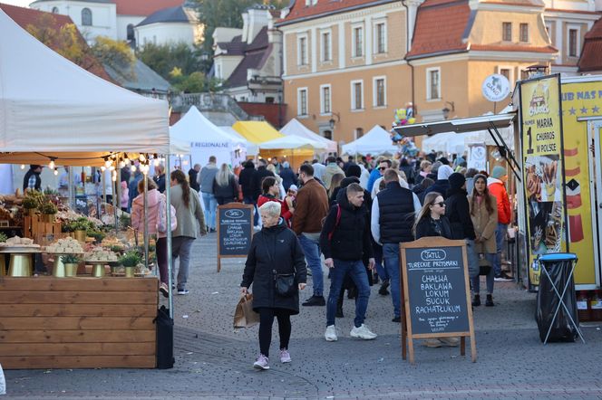 Festiwal Czekolady i Słodkości na placu pod zamkiem w Lublinie 