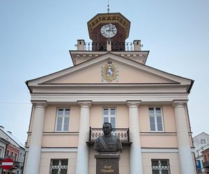 Konin się wyludnia. Tysiące ludzi stąd wyjeżdża!