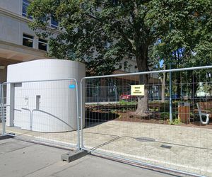 Skwer Gwary Warszawskiej pod koniec modernizacji