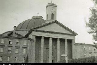 Projekt kościoła powstał w 1924 roku i był wzorowany na rzymskim Panteonie