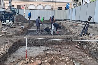 Cieszyn: Przerwa w prowadzonych na rynku pracach archeologicznych. Dotychczasowe odkrycia robią wrażenie