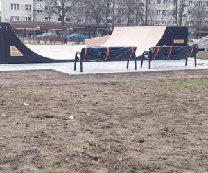 Skate Park Starachowice. Większość urządzeń już zamontowano