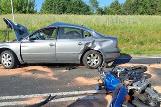 Śmiertelny wypadek pod Radomskiem. Osobówka zderzyła się z motocyklistami [ZDJĘCIA]