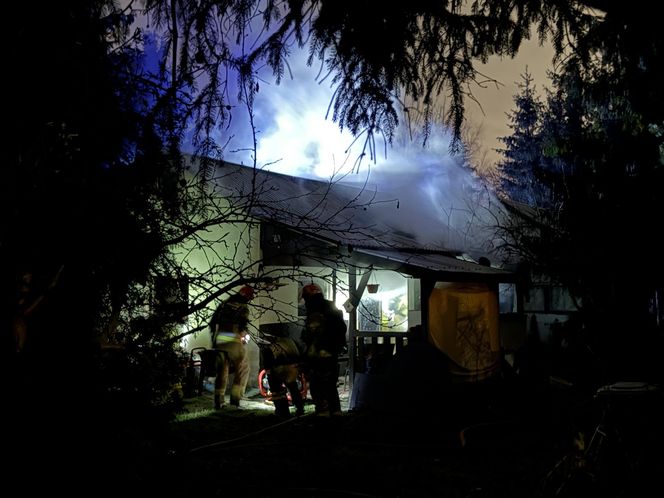 Zwęglone ciało człowieka w spalonym budynku. Tragiczny pożar w Warszawie