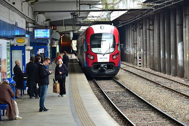 Stacja Warszawa-Śródmieście, pociąg WKD