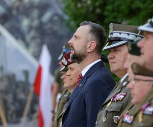 Szef MON wręczył odznaczenia żołnierzom