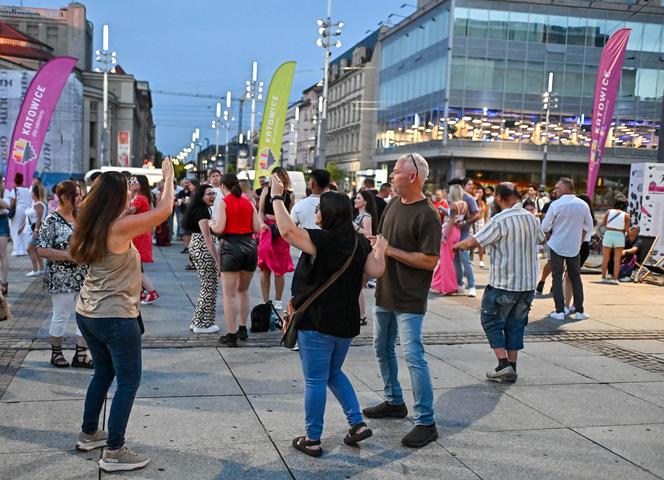 Potańcówka na katowickim rynku