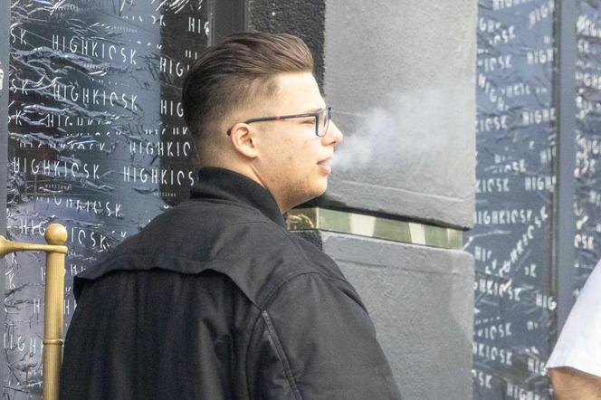 Allan pali jak smok