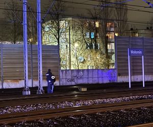 Wstrząsający wypadek na torach w Wołominie. „Identyfikacja była możliwa wyłącznie na podstawie dowodu osobistego”