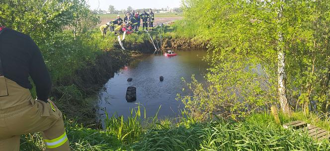 Utonął w traktorze we własnym stawie