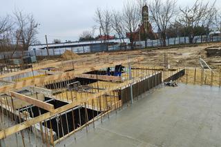 Na radomskim Michałowie trwają pracę przy budowie bloku z mieszkaniami komunalnymi 