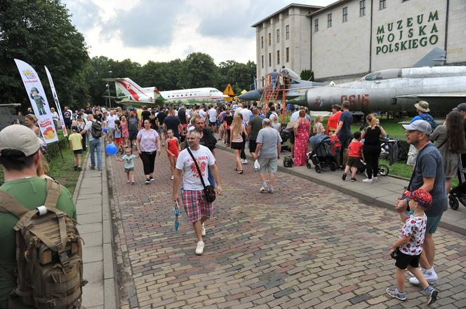 Armaty zagrzmiały w Warszawie. Obchody święta Wojska Polskiego