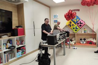 W Uniwersyteckim Szpitalu Dziecięcym imprezowali na całego. Dzieciaki poznały znanych DJ-ów
