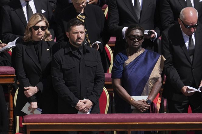 Gafy polityków na pogrzebie papieża Franciszka! Telefony i stroje