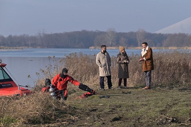 Pierwsza miłość, odcinek 4011: Łucja Reterska (Anna Samusionek), detektyw (Leszek Żukowski)