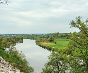 Wisła przepływająca pod murami opactwa 