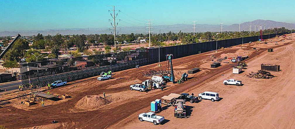 Budują mur dzień i noc