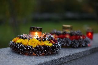 Czy 2 listopada trzeba iść do kościoła? Wielu Polaków wciąż myli ten dzień z uroczystością Wszystkich Świętych