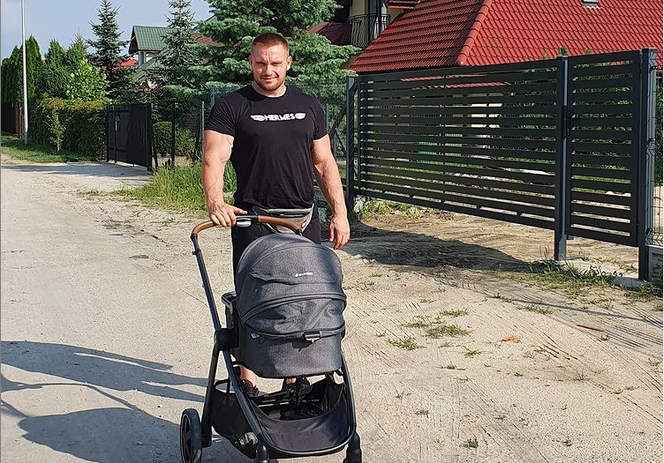 Takie wykształcenie ma Krzysztof Radzikowski
