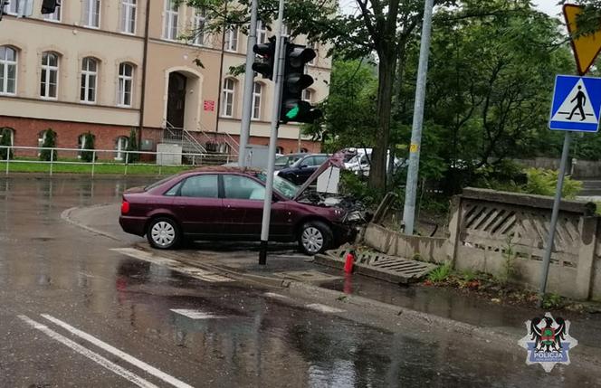 13-latek rozwalił Audi A4 w Sobięcinie! Ukradł auto sąsiadce!