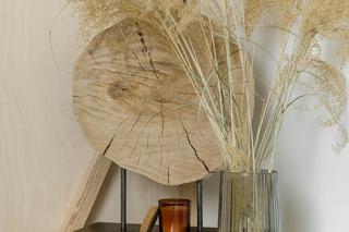 Drewno i suszone bukiety to częste motywy stylu folk