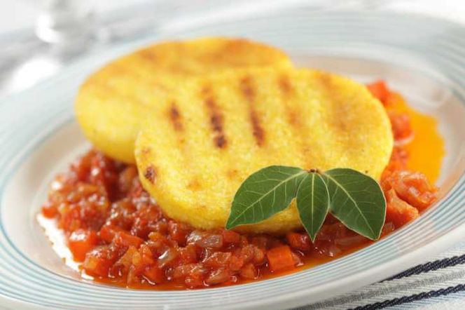 Włoska polenta - przepis na placek z mąki kukurydzianej