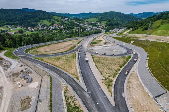 Tak wygląda obecnie budowa S1 Przybędza Milówka. Powstaną tu ogromne estakady, dwa tunele i centrum zarządzania ruchem