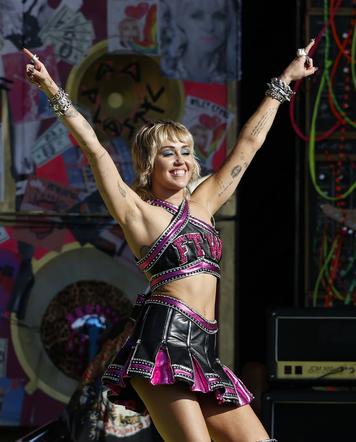 Miley Cyrus na Super Bowl 2021