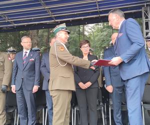 Nadanie sztandaru dla 16 WOG