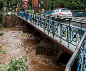 Zalane wsie, ewakuacja, woda na ulicach miasta. Dramatyczna sytuacja na południu Polski. 