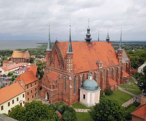 Remont kościoła we Fromborku. W PRL zrobiono z niego kotłownię