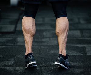 Łydka - anatomia i choroby. Przyczyny bólu łydek