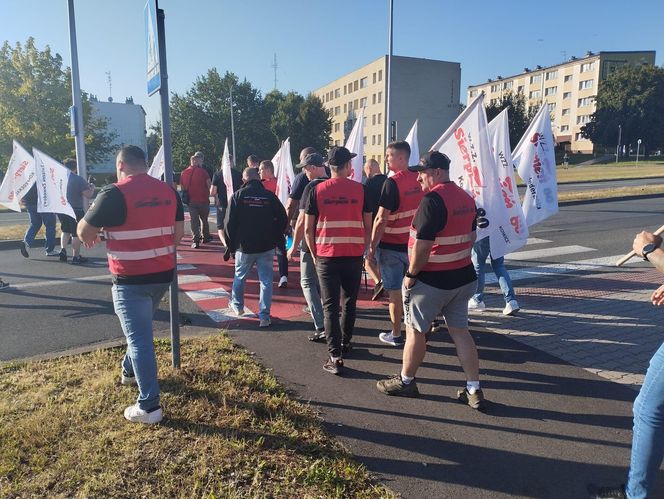 Protest górników w Jastrzębiu-Zdroju. Blokują kluczowe rondo i główne drogi