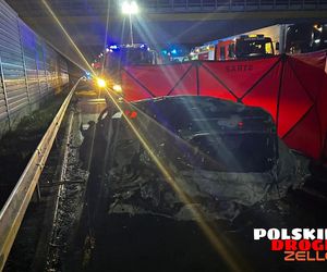 Tak wygląda grób ofiar wypadku na A1. Od tragedii pod Piotrkowem Trybunalskim minął rok [ZDJĘCIA].