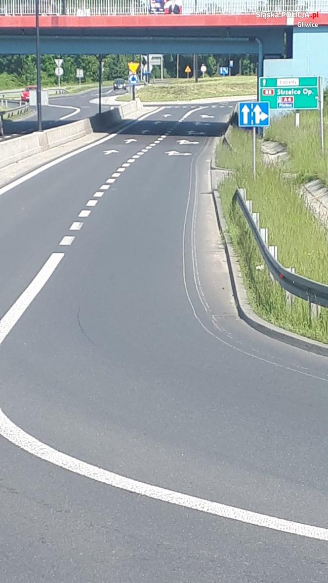 Jechał bez opony i uszkodził 6 km drogi