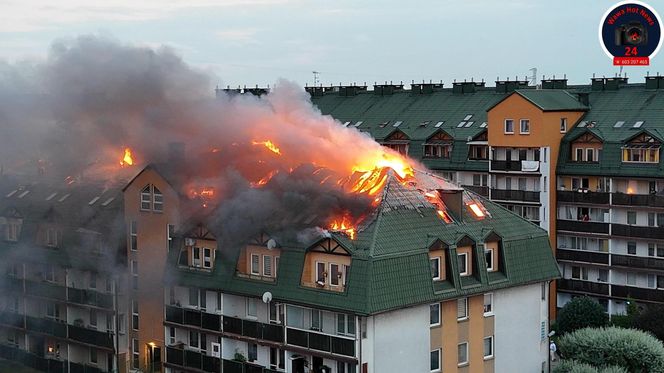 Pożar bloku mieszkalnego w Ząbkach 