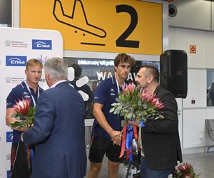 Kibice w szoku! Czekali na siatkarzy, a tu nagle wyszli polscy złoci medaliści