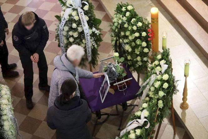 Tłumy na pogrzebie tragicznie zmarłej Mai. Kościół w Działdowie wypełniony po brzegi