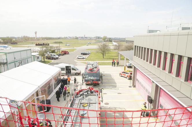Nowe pojazdy Lotniskowej Straży Pożarnej 