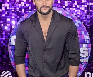 Tłum gwiazd na najnowszym odcinku Tańca z Gwiazdami. Fijał w czerwieni, Mróz w czerni i Frycz w bieli