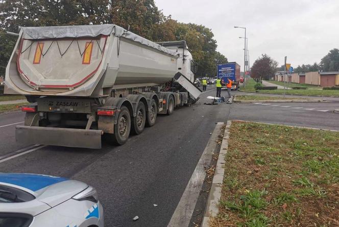 kolizja TIR-ów na ulicy Estkowskiego w Lesznie