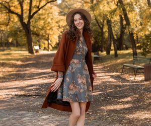 Między latem a jesienią. Idealne stylizacje na przejściową porę