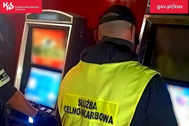 Zabezpieczono 43 nielegalne automaty do gier hazardowych. Zarzuty usłyszało już 10 osób