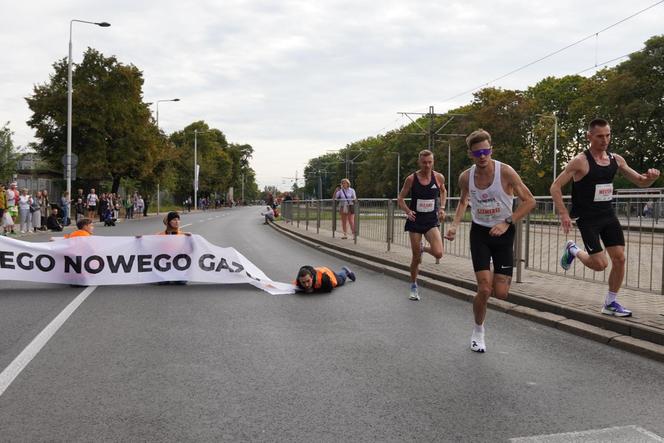 Aktywiści klimatyczni blokowali Maraton Warszawski