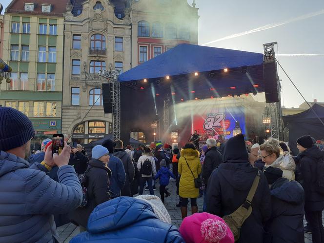 WOŚP 2024 we Wrocławiu. Cały Rynek i ludzie w serduszkach [ZDJĘCIA]