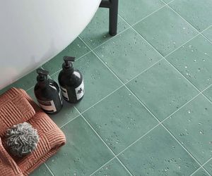 Hydroizolacja łazienki. Jaka izolacja przeciwwilgociowa wokół wanny, prysznica, umywalki w łazience?