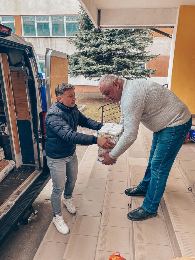 Znana pisarka, biznesmen z Holandii i menadżerka gwiazd zawieźli dary dla Ukrainy i uratowali koty