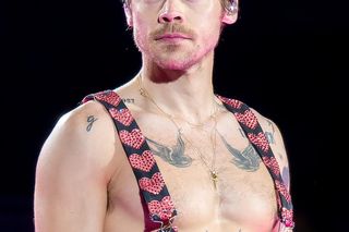 Harry Styles przeszedł metamorfozę. Ale zmiana! 