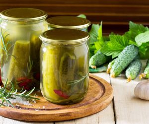 Ogórki z chili - sprawdzony przepis na pikantne ogórki do słoików